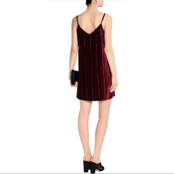 🇺🇸 Tart Burgundy Velvet Dress - Small - Picture 2 of 12